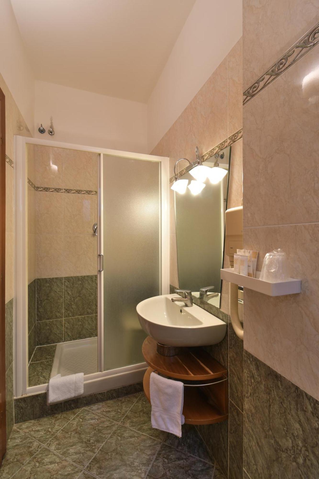 Hotel Cavour Rapallo Buitenkant foto