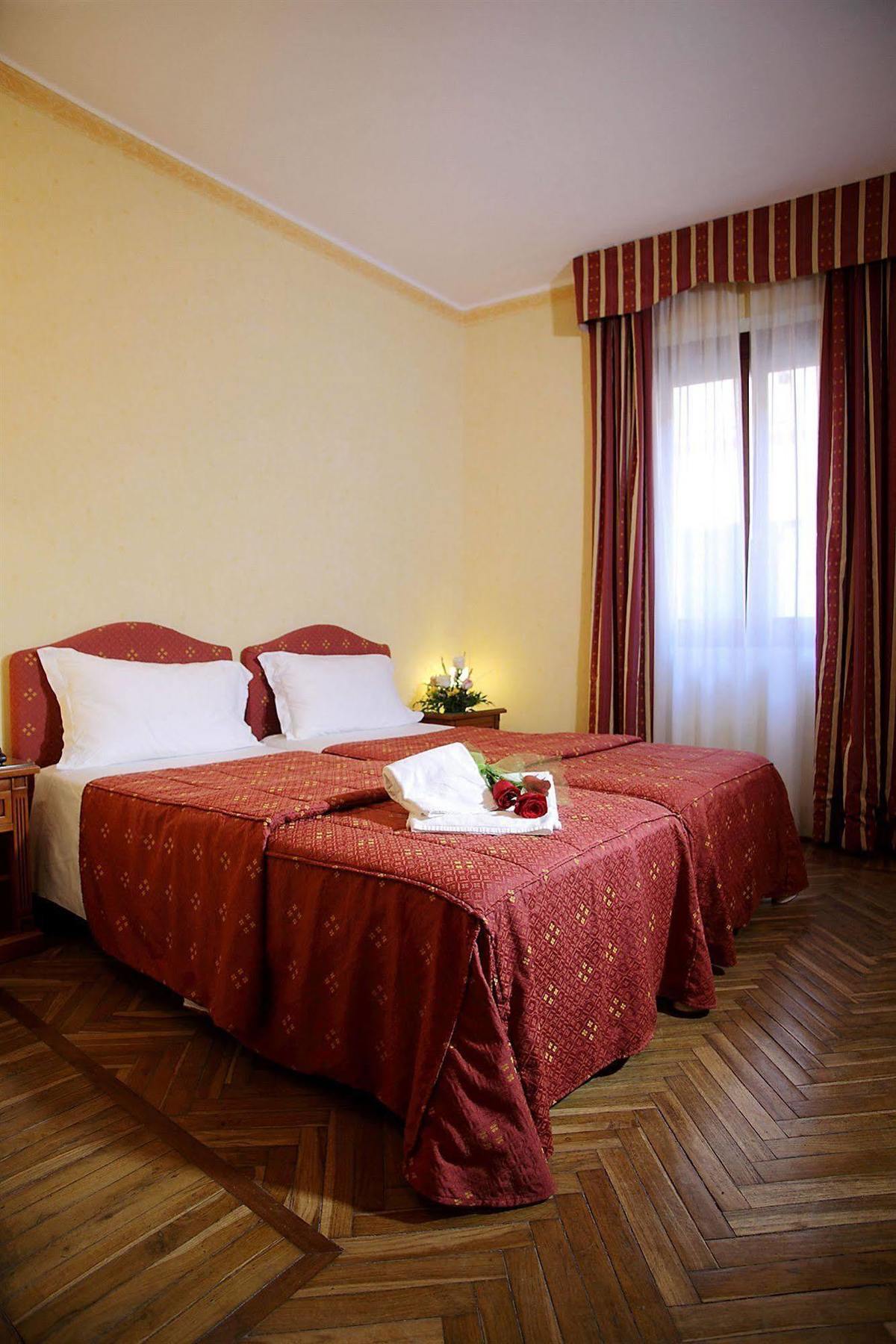 Hotel Cavour Rapallo Buitenkant foto